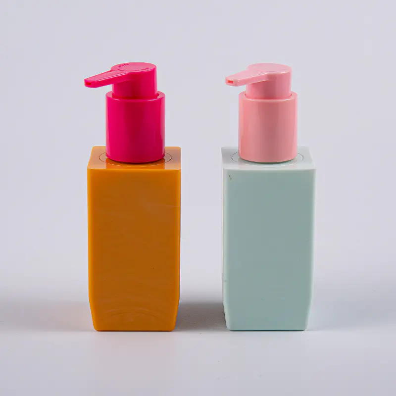 Alternativer med flere farger Firkantet form 50 ml PETG tykkvegg lotionflaske med plastpumpe 