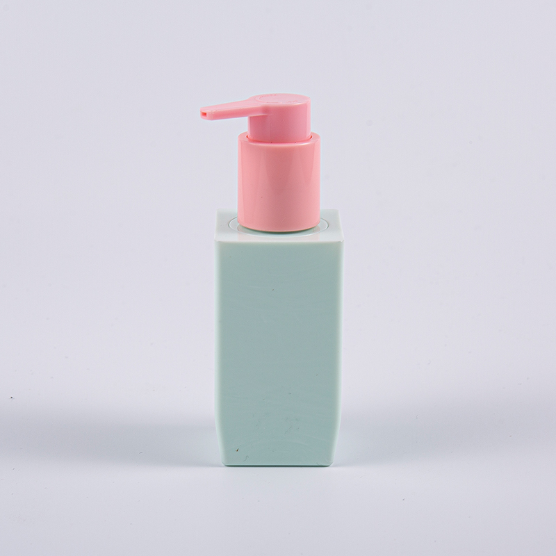 Alternativer med flere farger Firkantet form 50 ml PETG tykkvegg lotionflaske med plastpumpe 
